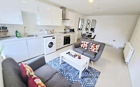 En-Suites Suites - Leeds City Retreat With Kitchenette- Lgi Hospital- Free 5G Wifi & Netflix- University - Contractors - Short Stays